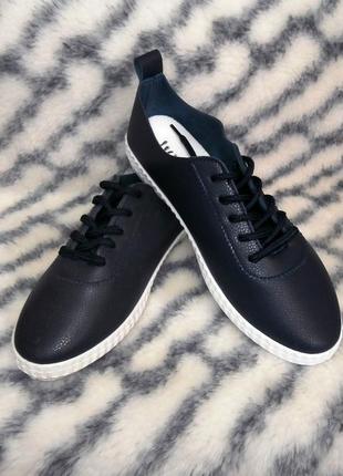 Літні шкіряні кросівки р 35