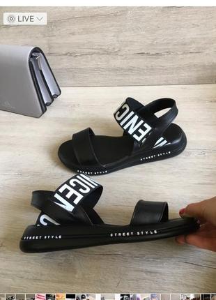 Суперські шкіряні босоніжки 650 грн