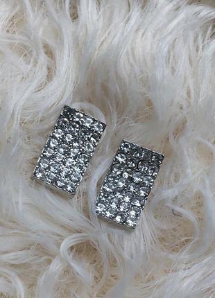 Серьги сережки серёжки гвоздики квадратные блестящие с камушками камнями бриллиантами стразами под серебро серебряные серебристые