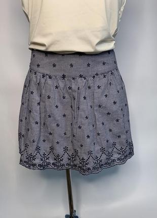 Спідниця з вишивкою на підкладці