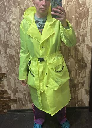 Классный плащик тренч ветровка ярко лимонный цвет , прорезиненная ткань