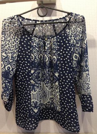 Легка блузочка з дивовижним трендовим принтом