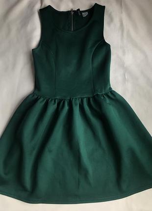 Платье изумрудного цвета от h&m