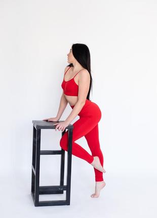 Червоні безшовні лосини з моделюючим ефектом