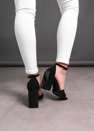 Стильные женские босоножки (туфли) на каблуке замшевые черные (черного цвета) летние - женская обувь на лето 20224 фото