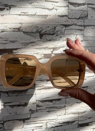 Брендовые солнцезащитные очки, брендові сонцезахисні окуляри, тренд цветная оправа