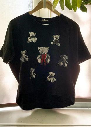 Чорна футболка з принтом ведмедиків в шарфиках