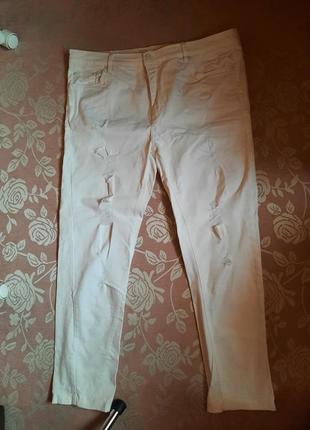 Большие белые джинсы