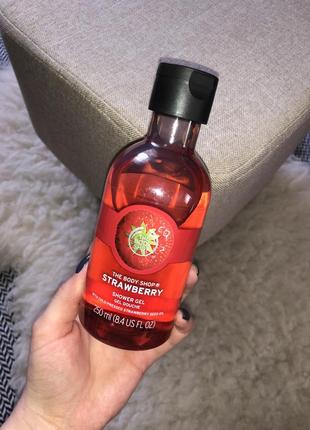 The body shop strawberry гель для душу полуничний полуниця9 фото