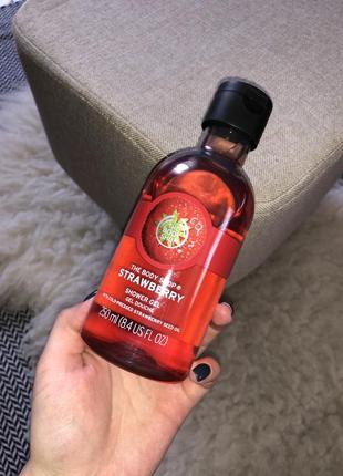 The body shop strawberry гель для душу полуничний полуниця10 фото