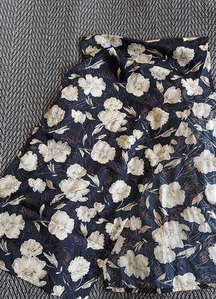 Шарфик з бежевими квітами