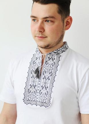 Молодежная вышитая мужская футболка, белая с серым3 фото
