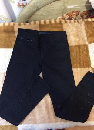 Стильные джинсы в камушках1 фото