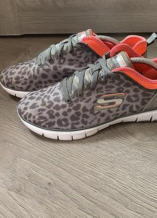 Кросівки skechers оригінал 40(26)
