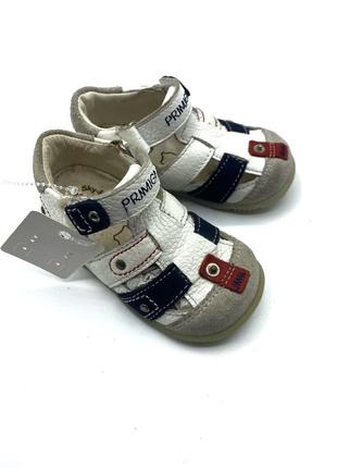 Оригінальні дитячі сандалі primigi