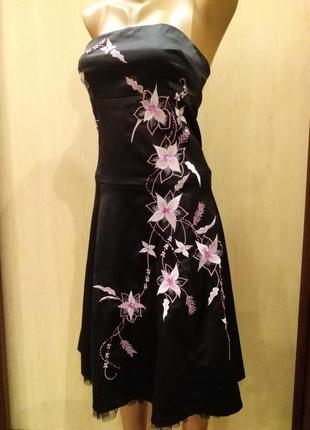 Нарядное платье с вышивкой