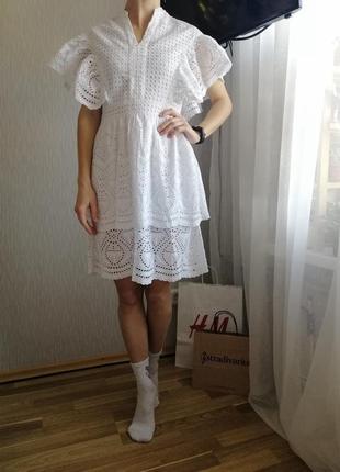 Белое платье с перфорацией1 фото