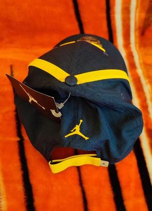 Оригинал. жирнейшая бейсболка jordan dri fit aero coach x michigan wolverines.4 фото