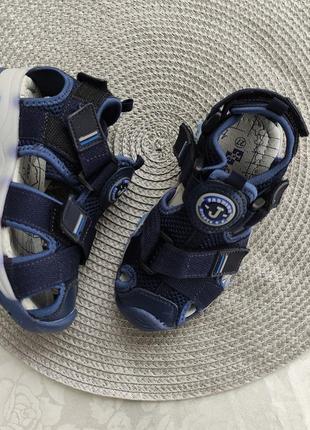 Зручні сандалі з захистом носка 27 розмір3 фото