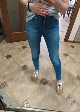 Джинси скіні
