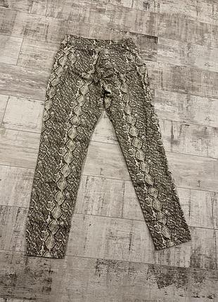 Брюки змеиный принт