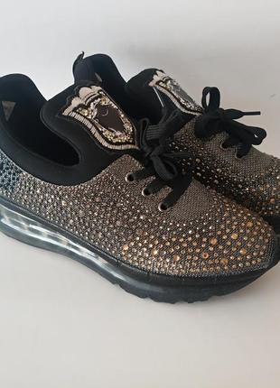 Кроссовки со стразами