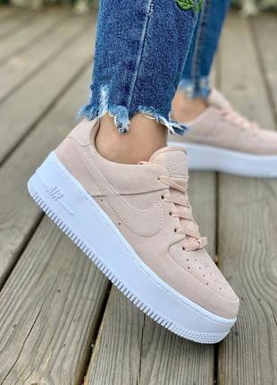 Жіночі кросівки nike air force 1 sage pink white3 фото