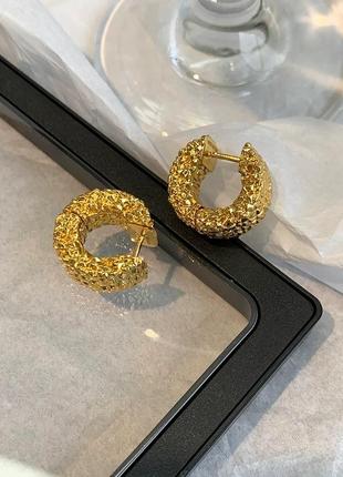 Сережки у стилі balenciaga