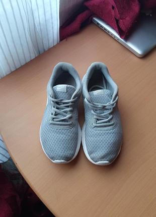 Кроссовки nike tanjun 2