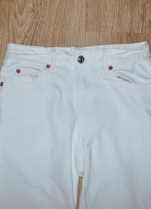 Белоснежные джинсы клеш stradivarius8 фото