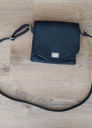 Чорна сумочка