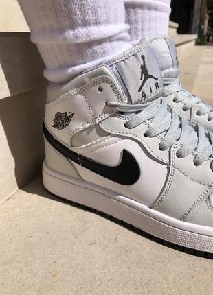 Женские кроссовки nike air jordan 1 light grey white 36-37-38-39-40-419 фото