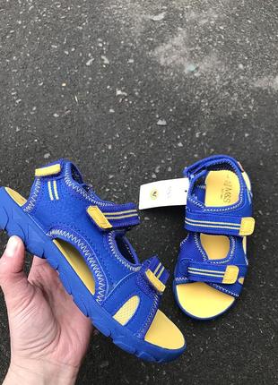 Босоніжки в національний кольорах від marks&spencer