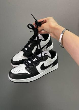 Жіночі  чорно-білі шкіряні кросівки nike air jordan low 🆕 найк джордан