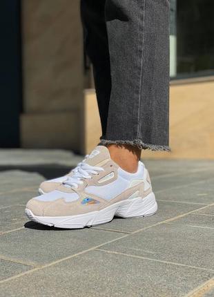 Жіночі кросівки adidas falcon light beige