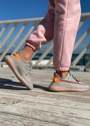 Жіночі кросівки adidas yeezy 350 v2 trfrm2 фото