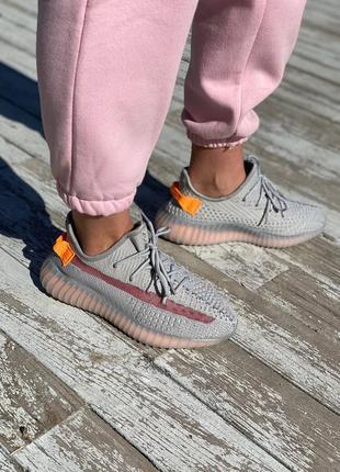 Жіночі кросівки adidas yeezy 350 v2 trfrm9 фото