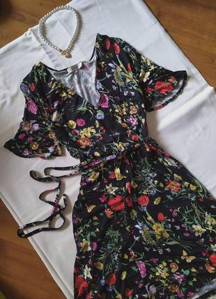 Роскошное платье в цветы / с поясом / имитация на запах / сукня