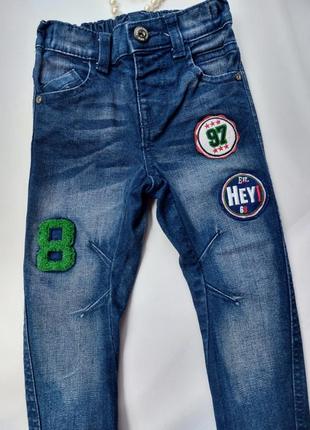 Крутые джинсы узкачи скинни с нашивками f&f 2 года рост 923 фото