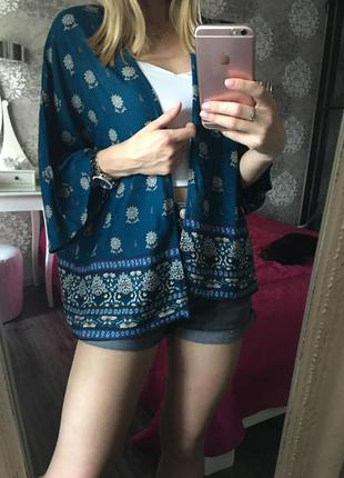 Об'ємна блузка-накидка орнамент