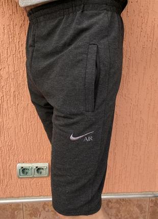 Темно-сірі чоловічі шорти з вишитим значком «nike»