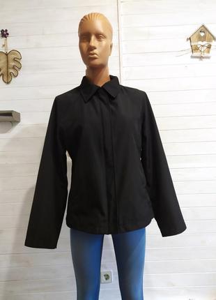 Гарна куртка від відомого бренду