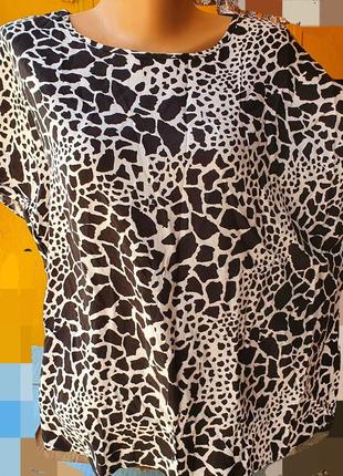 Чорно-біла футболочка