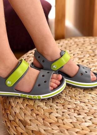 Крокс баябэнд босоножки,сандали серые crocs bayaband sandal charcoal grey3 фото