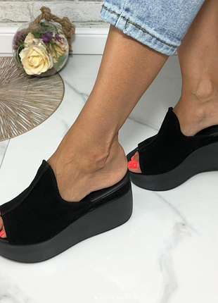 Жіночі шльопанці на танкетці різні забарвлення