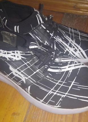 Чорно-білі кросівки легкі кросівки на резинці sprox7 фото