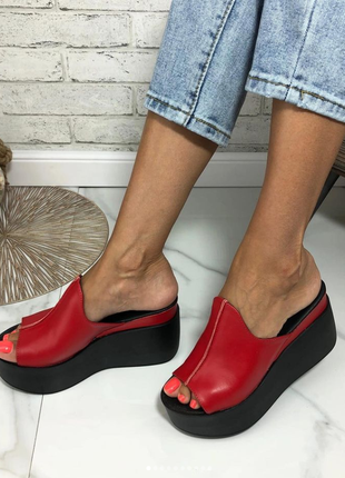 Жіночі шльопанці на танкетці різні забарвлення