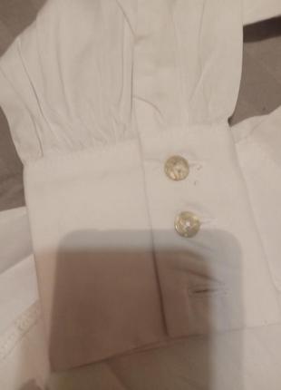 Белая блуза с декольте на пуговицах длинный рукав3 фото