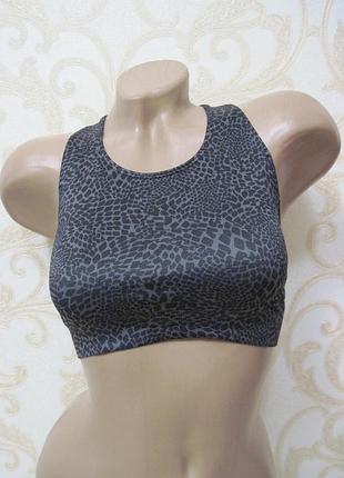 Гарний спортивний топ c&a