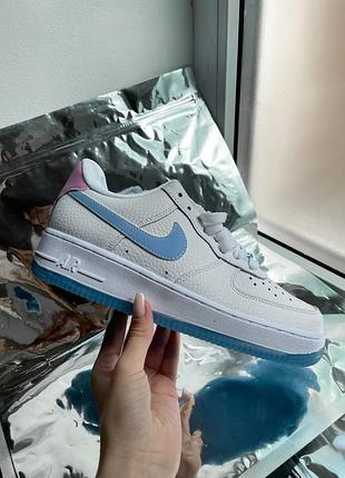 ☀️nike air force 1 uv lx reactive color changing яскраві кросівки найк форс змінюють колір на сонці яскраві жовто-блакитні білі кросівки міняють колір